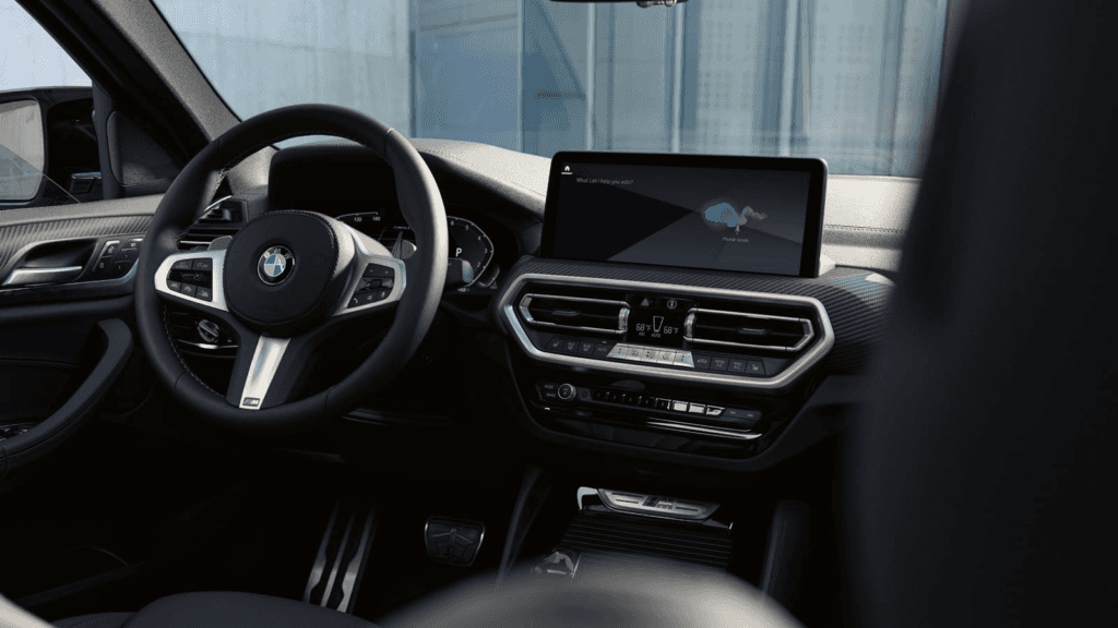 Interior tech of the 2023 BMW X4.