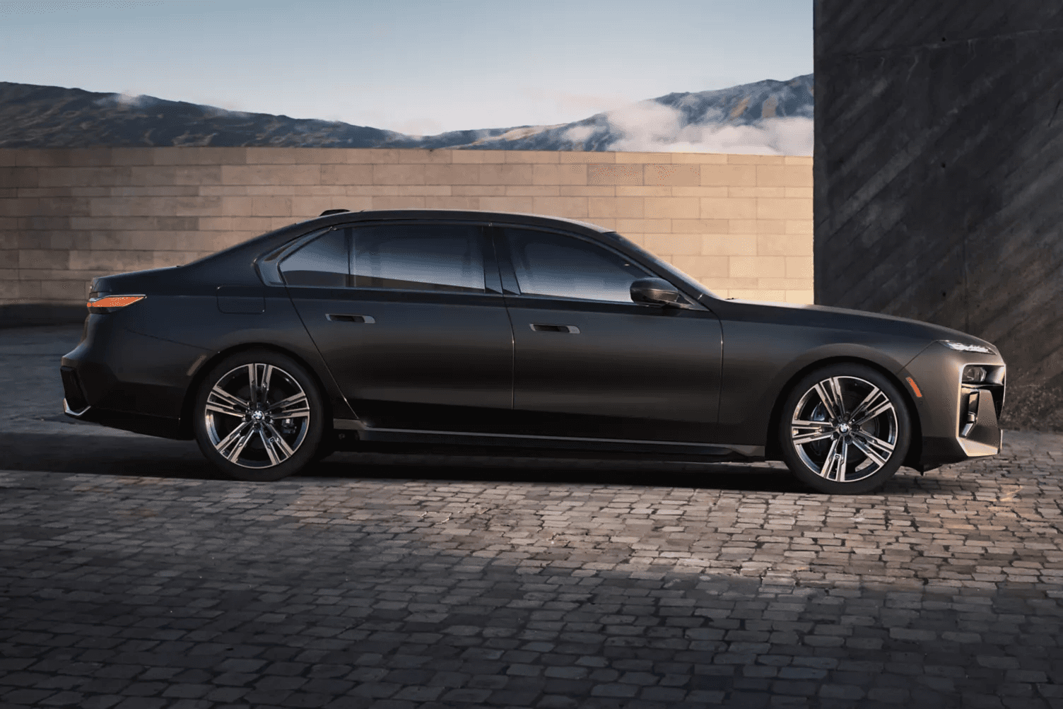 2026 BMW 7 Series side profile