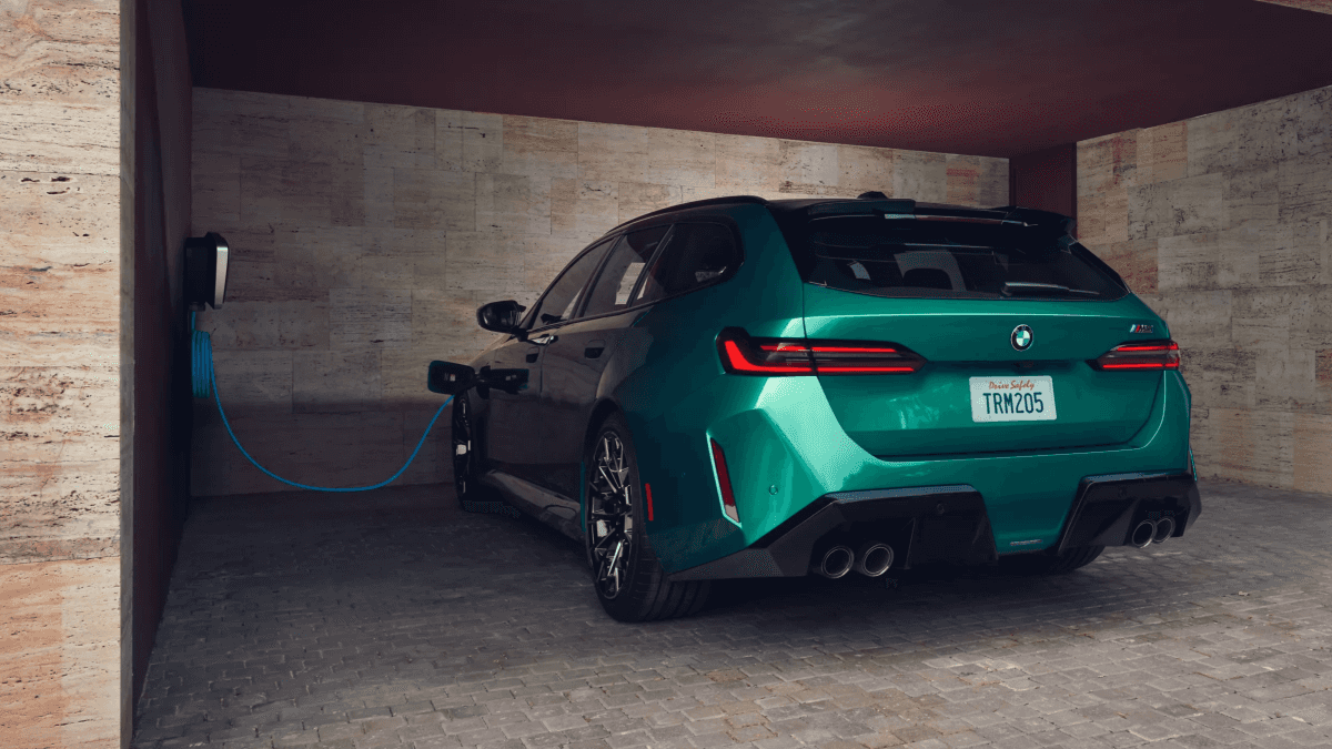 2027 BMW M5 Touring flexible fast charger and charging setup
