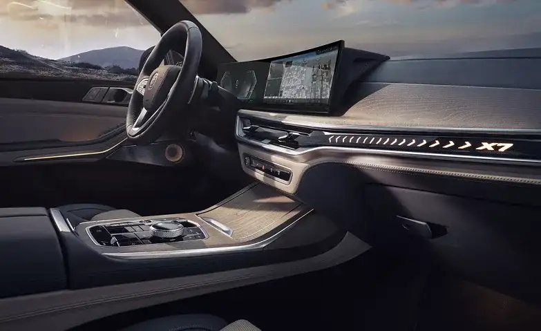 BMW X7 displays and controls