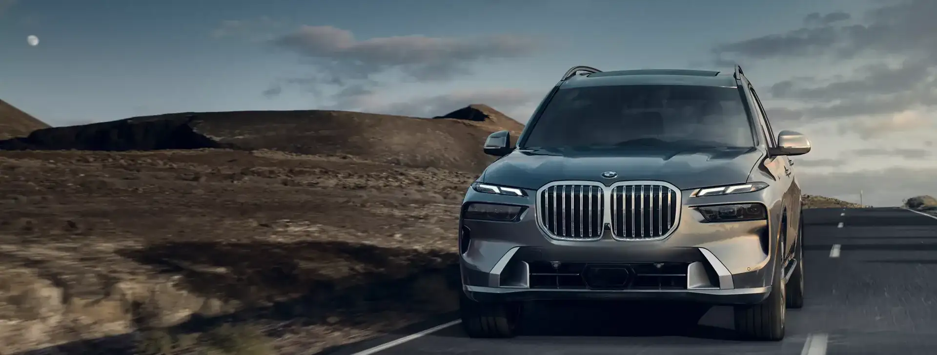 2027 BMW X7 front exterior