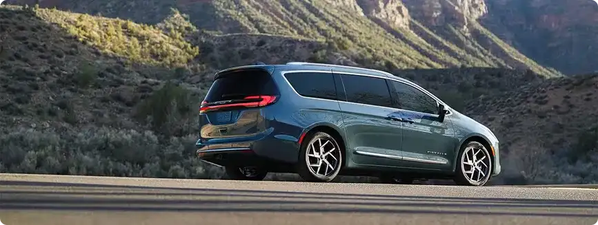2027 Chrysler Pacifica gallery image 2