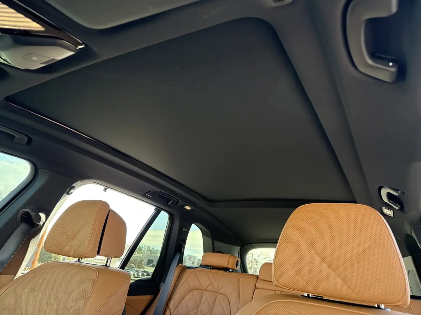 Rear seats and panoramic glass roof