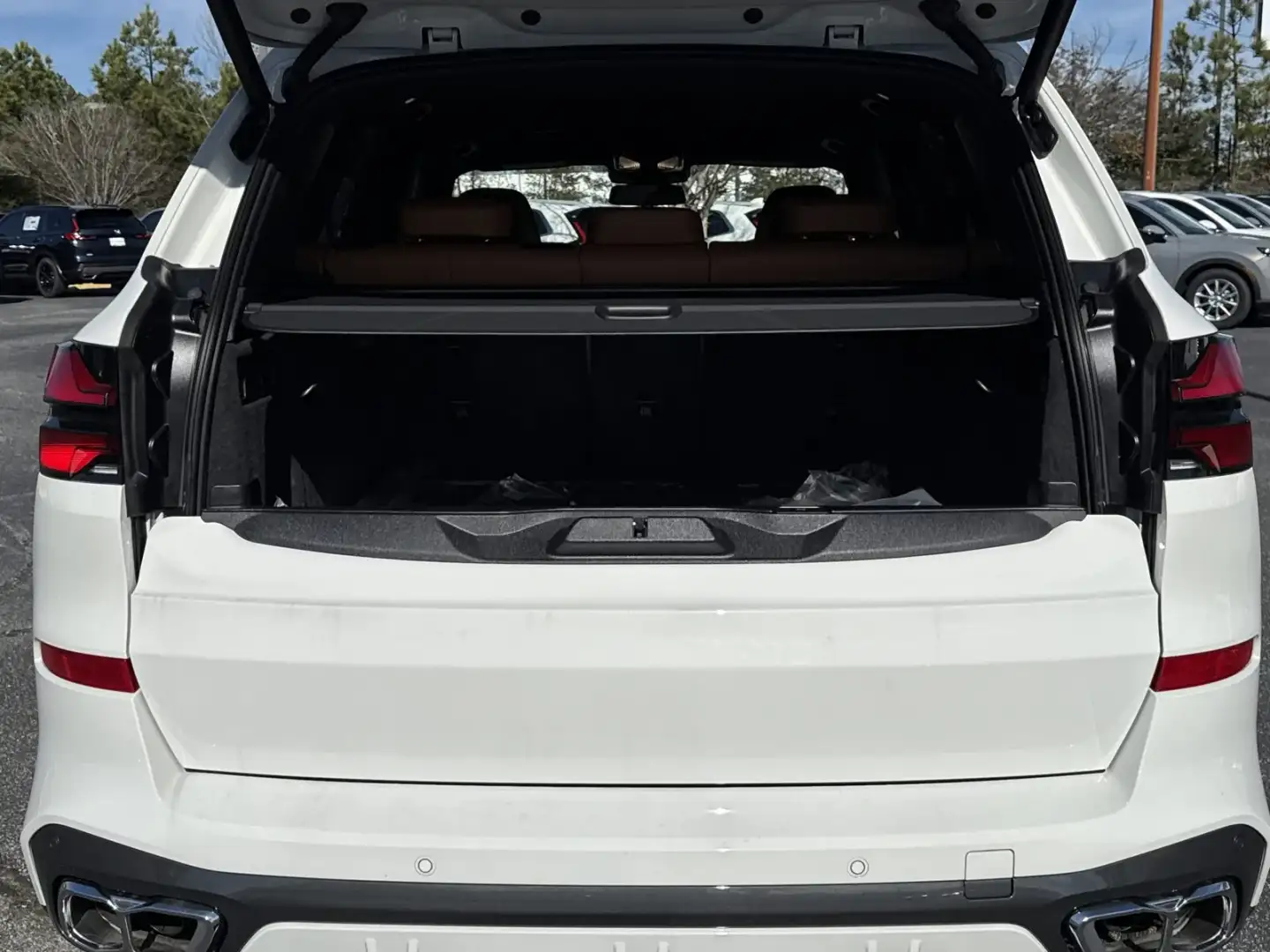 Open cargo area of the X5 M60i