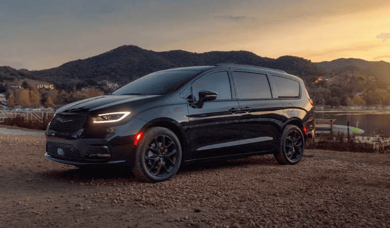 New 2025 Chrysler Pacifica