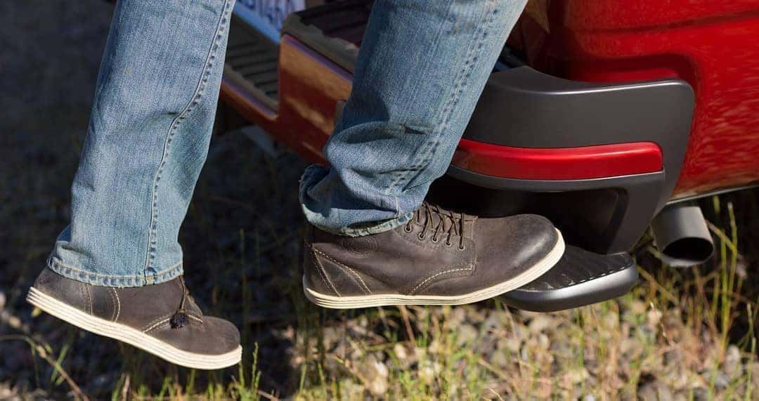 2019-colorado-bumper-step