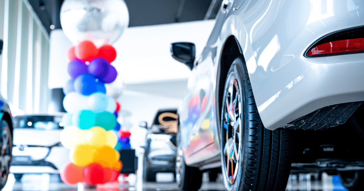 A vehicle showroom with a balloon pillar