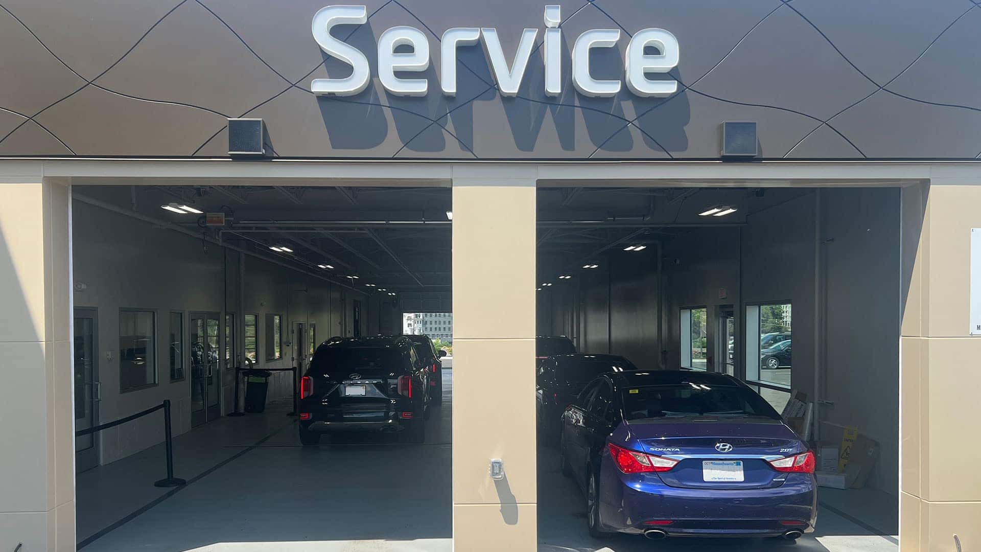 Vehicles at Hyundai service clinic