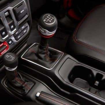 2018-Jeep-Wrangler-JL-Gallery-Interior-Rubicon-Shifter-Knobs