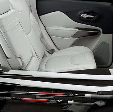 2019-Jeep-Cherokee-Gallery-Interior-SkyGrey-FoldDown-Seats.jpg.image.1440