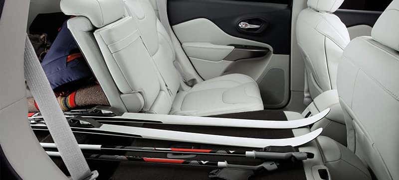 2019-Jeep-Cherokee-Gallery-Interior-SkyGrey-FoldDown-Seats.jpg.image.1440