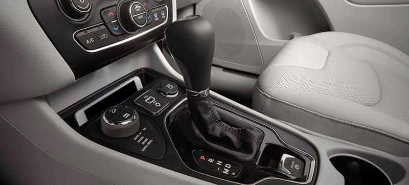 2019-Jeep-Cherokee-Gallery-Interior-SkyGrey-Shift.jpg.image.1440