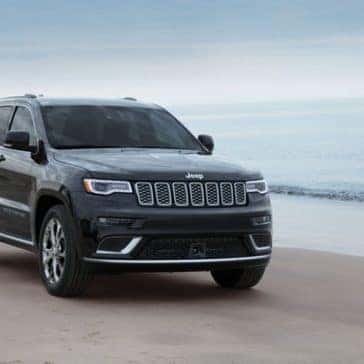2019-Jeep-Grand-Cherokee-Gallery-Exterior-Black-Beach