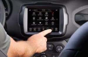 Uconnect Touchscreen in Jeep Renegade