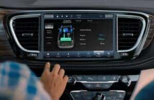 2023 Chrysler Pacifica Hybrid Touchscreen on Hybrid Mode